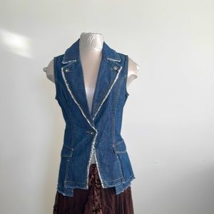 Monoreno denim vest with adjustable pocket